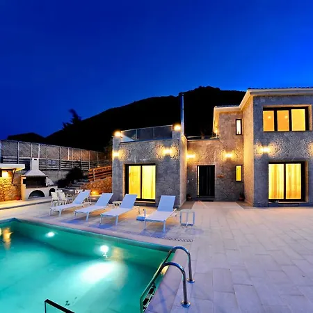فيلة Stone Crafted Luxury