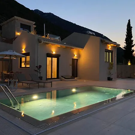 Stone Crafted Luxury * نِكيانا